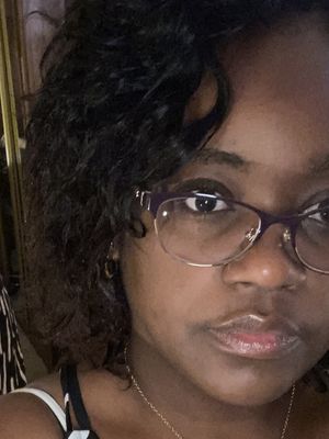 Sandrine, 40