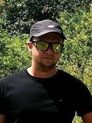 Robert, 44