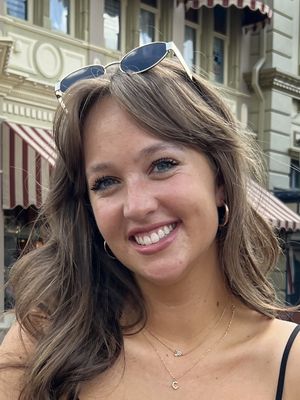 Claire, 24