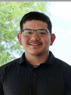 Marcos, 27
