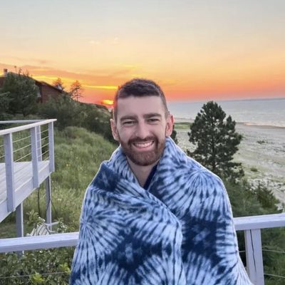 Roger, 28