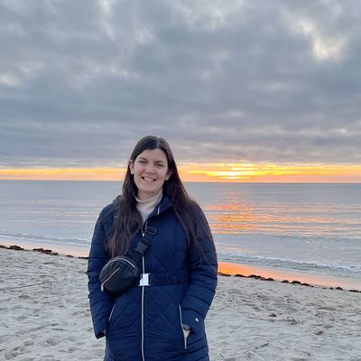 Maggie, 29