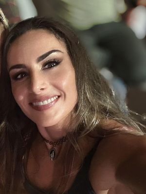 Laura, 41