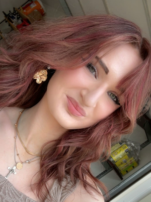 Hannah, 19