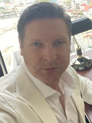 Tomas, 36