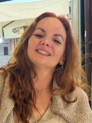 Lucia, 39