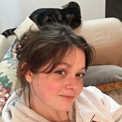 Anna, 25