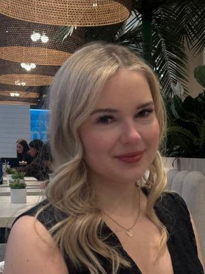 Monika, 29