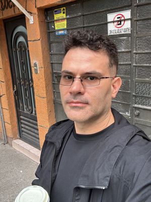 Carlos, 42