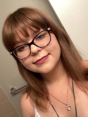 Nicole, 24