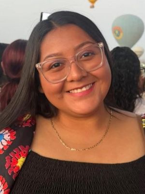 Estefanie, 23