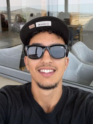 Mehdi, 25