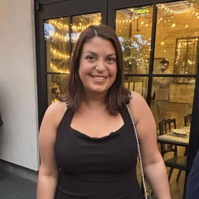 Juliana, 27