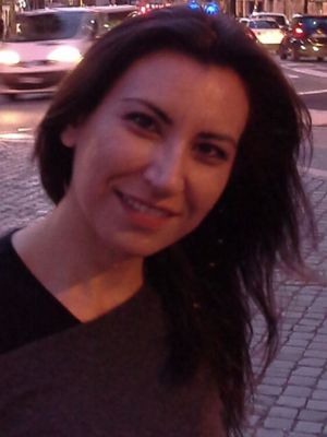 Maura, 47