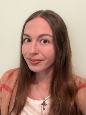 Julia, 25