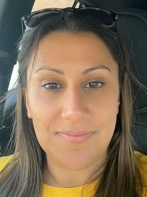 Amanda, 44