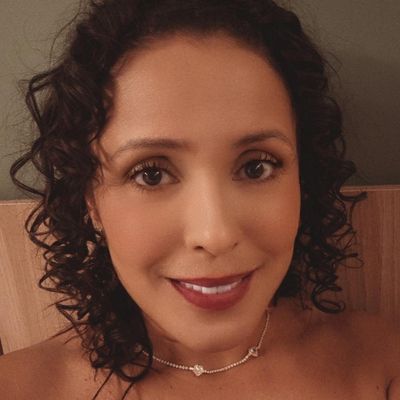 Daniela, 42