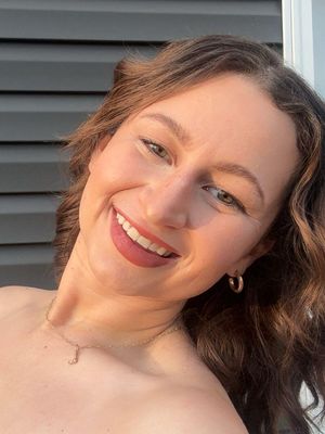 Lauren, 24