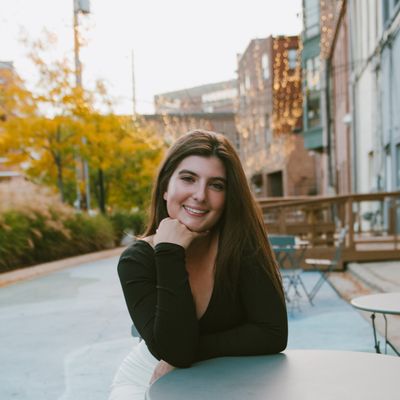 Ella, 21