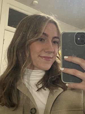 Ellie, 22