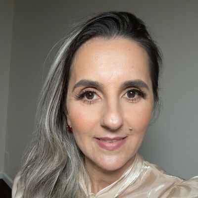 Carine, 46