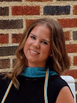 Maura, 24