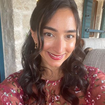 Jenny, 33