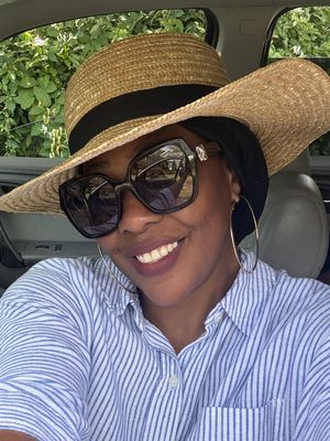 Nina, 46