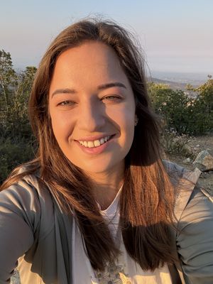 Veronica, 26