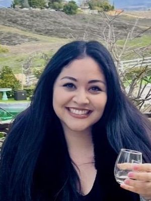 Dee, 37