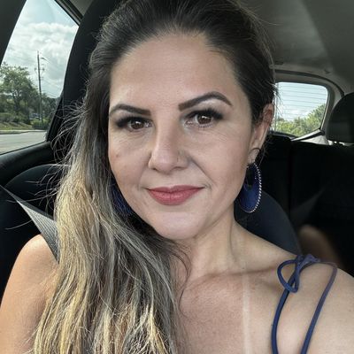 Adriana, 40