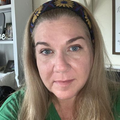 Suzanna, 53