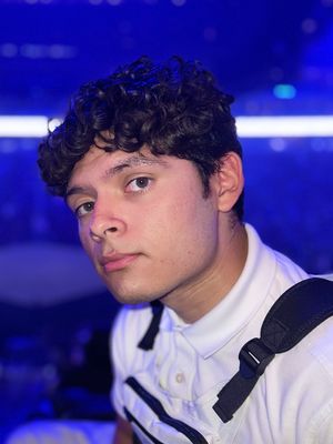 Eddie, 26