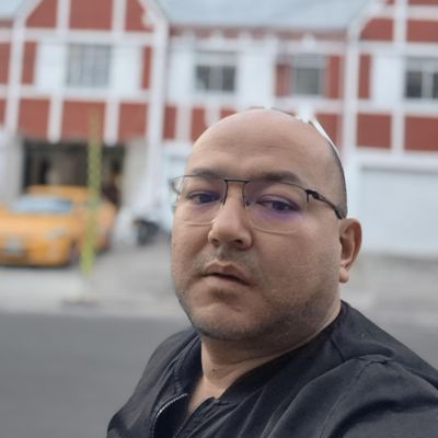 Luis, 43