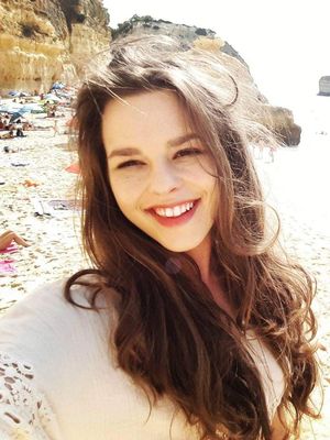 Victoria, 27