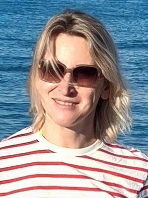 Vicky, 44