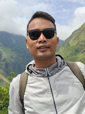 Jonathan, 26
