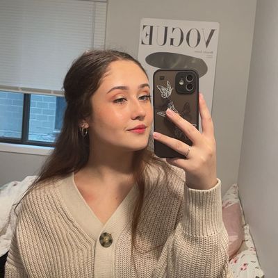 Emily, 23