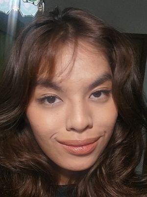 Vanessa, 22