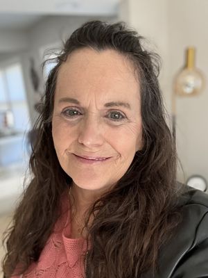 Sandra, 64