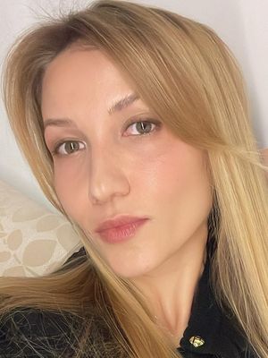 Dasha, 36