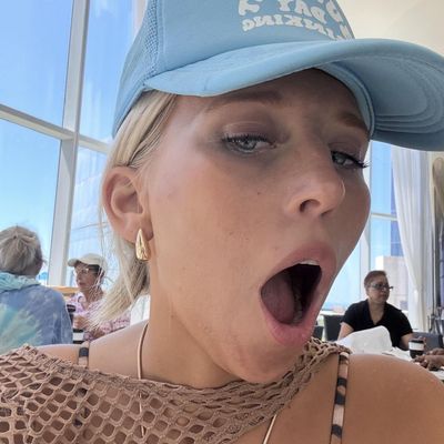 Ava, 22
