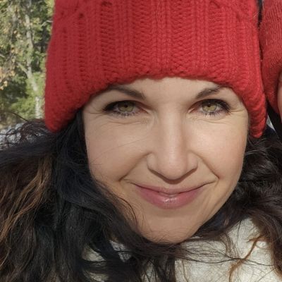 Loretta, 48