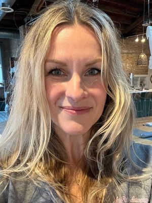 Dana, 42