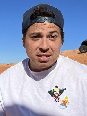 Carlos, 39