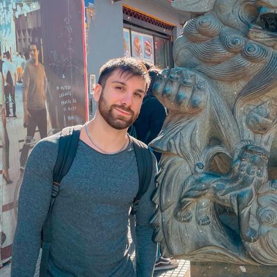 Alejandro, 29