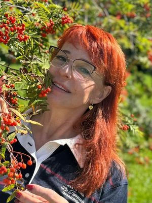Lola, 54