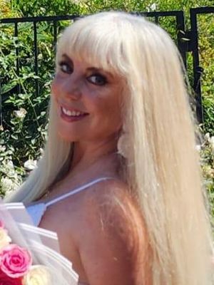 Angela, 58