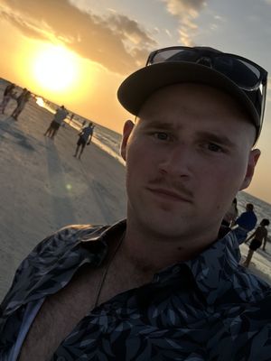 Daniel, 21