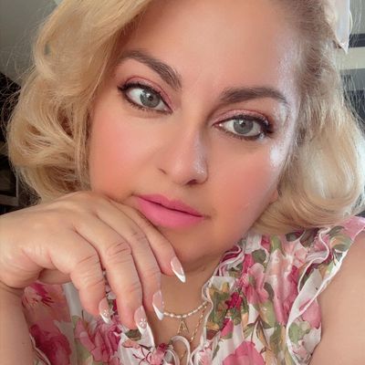 Teresa, 52